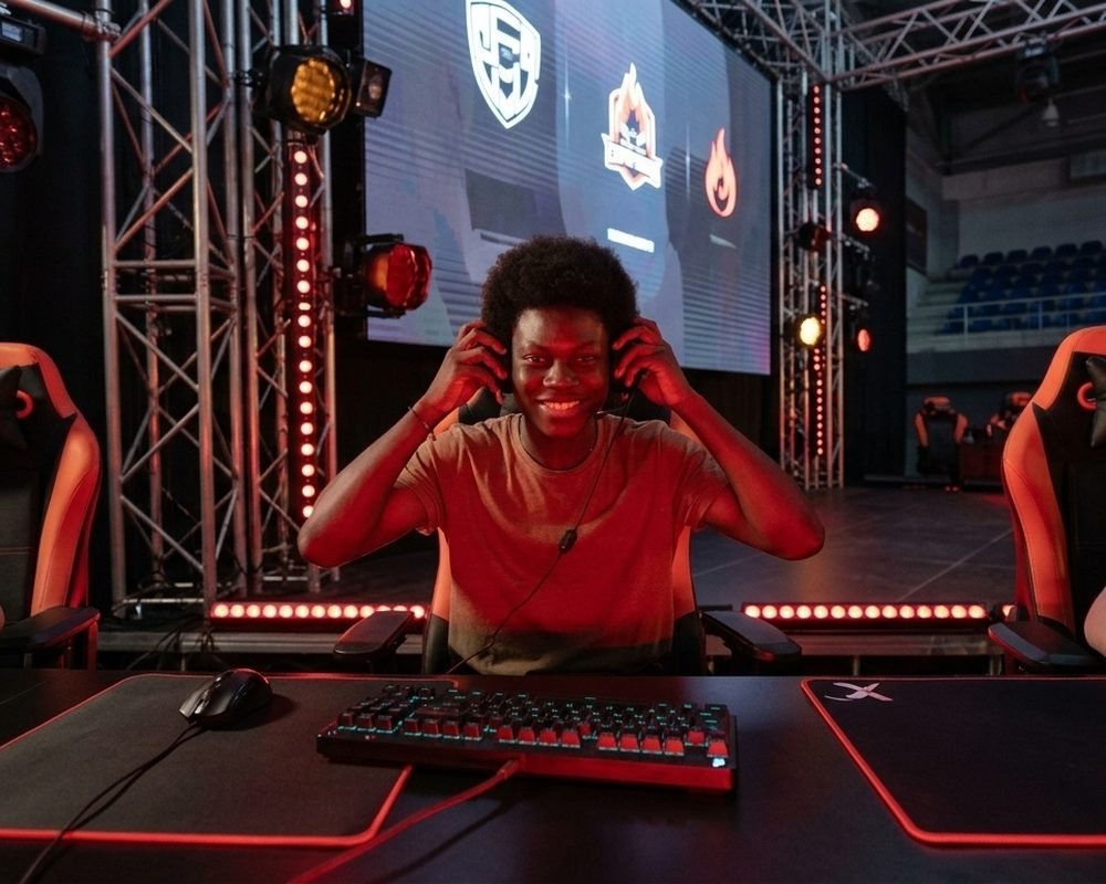 Cliente Megam jogando online com internet fibra estável